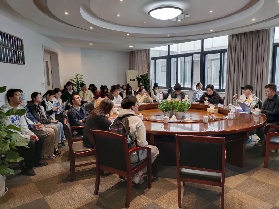 “出蓝”讲堂丨经济学院出蓝校友大讲堂举行