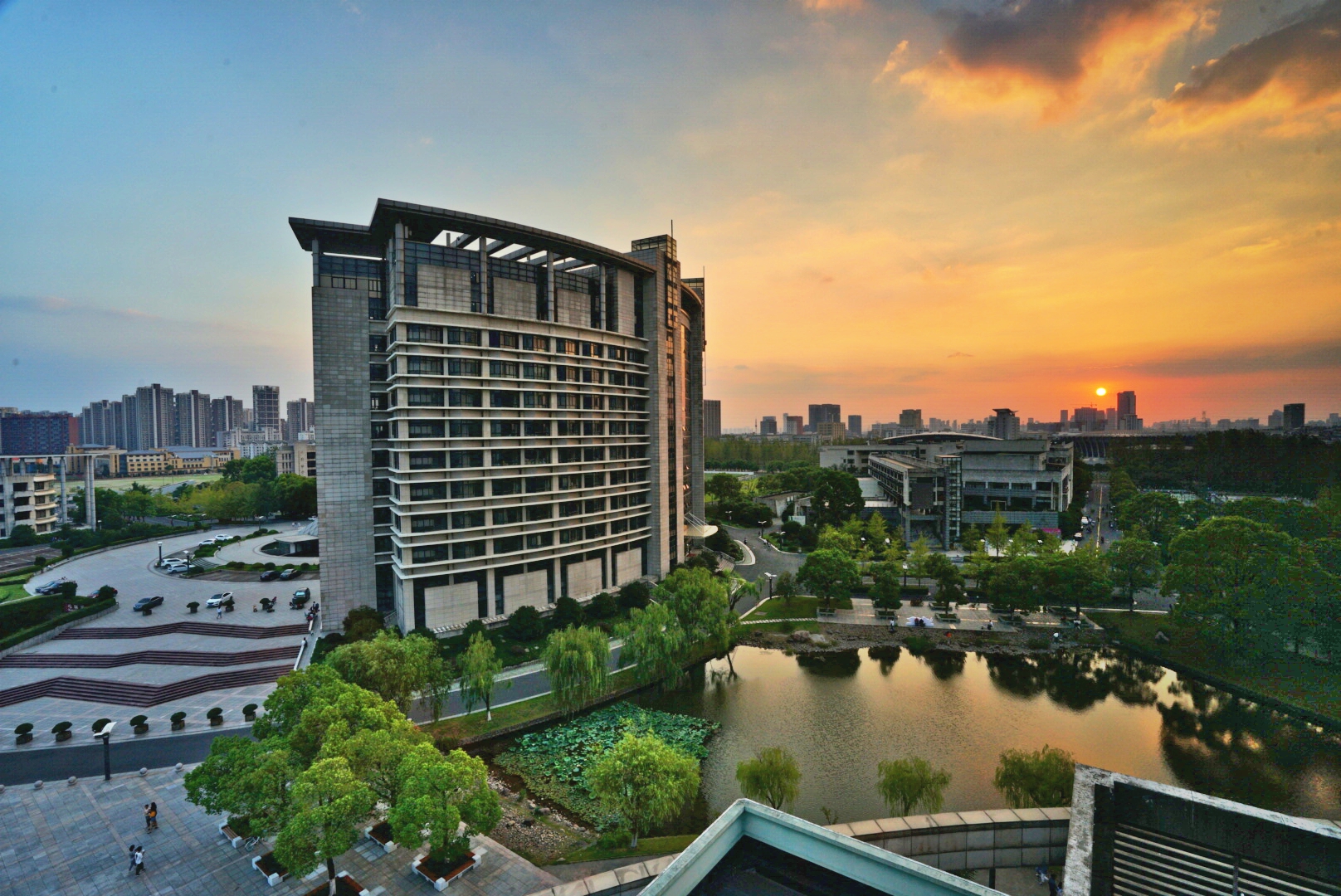 凝心聚力谋发展 同心同行谱新篇 浙江工商大学召开2026年统一战线迎新春座谈会暨校情通报会