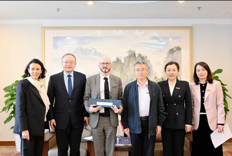 学校与法国ESDES学院签署合作协议