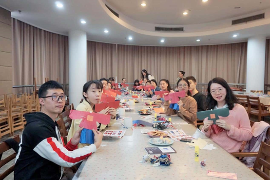 传统与传承——浙江工商大学图书馆举办“明代迷你纸衣制作”学业下午茶活动